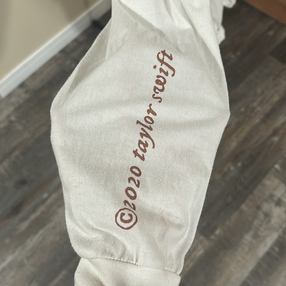 Taylor Swift Folklore Merch August sold out exclusif one year anniversaire - Picture 3 of 4